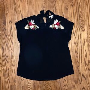 Black floral embroidery t shirt